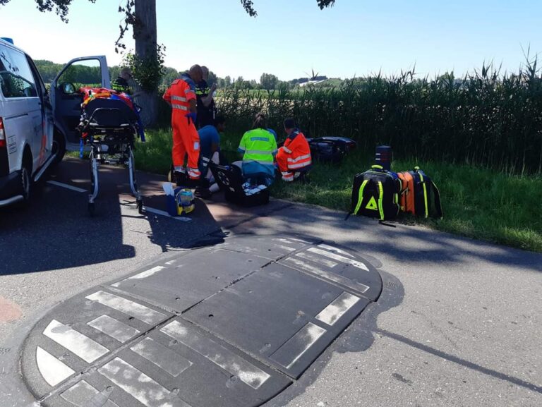 Bestuurder scooter zwaargewond na éénzijdig ongeval Wollefoppenweg Rotterdam