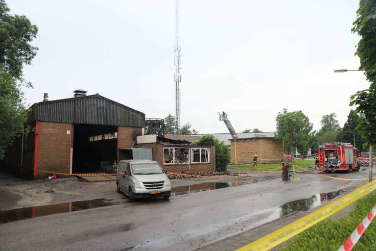 Geen asbest na grote brand Staringlaan Waddinxveen