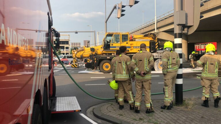 Brand in hijskraan snel geblust Giessenweg Rotterdam