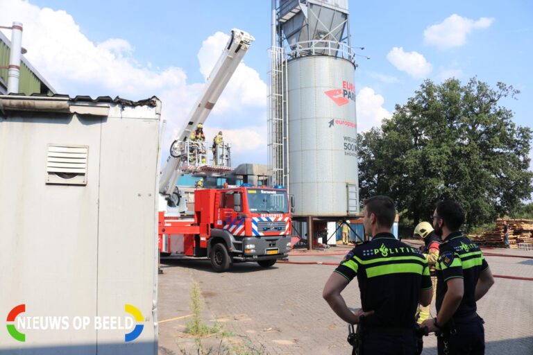 Veel inzet bij zeer grote brand Harselaarseweg Barneveld