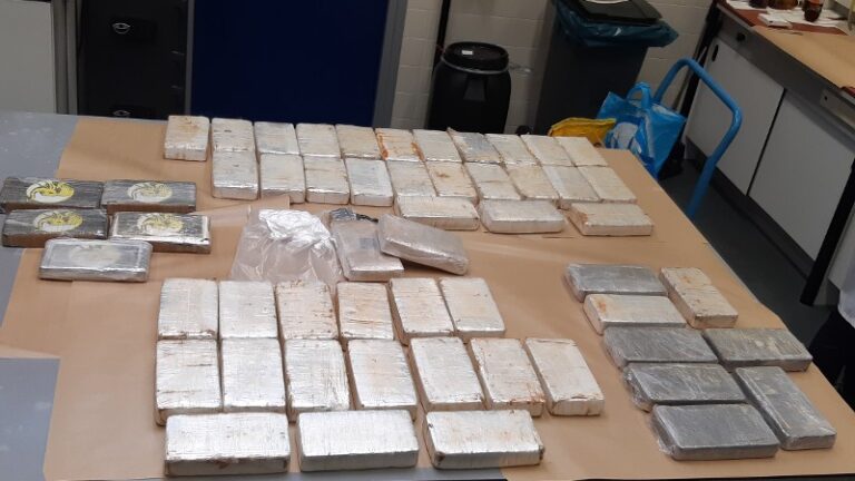 Politie neemt drugs en 1 miljoen euro in beslag na doortastend optreden van handhaving Ericastraat Capelle aan den IJssel