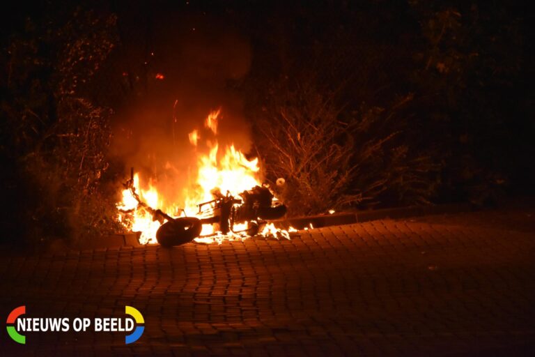 Scooter verwoest na brand Calslaan Gouda