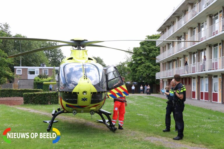 Inzet traumahelikopter trekt veel bekijks Kievitlaan Capelle aan den IJssel (video)