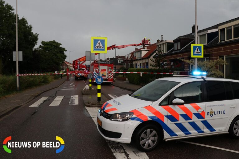 Brand door blikseminslag in woning Bermweg Capelle aan den IJssel (video)