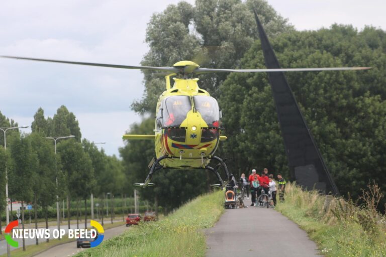 Scooterrijder valt van dijk Schenkelweg Spijkenisse