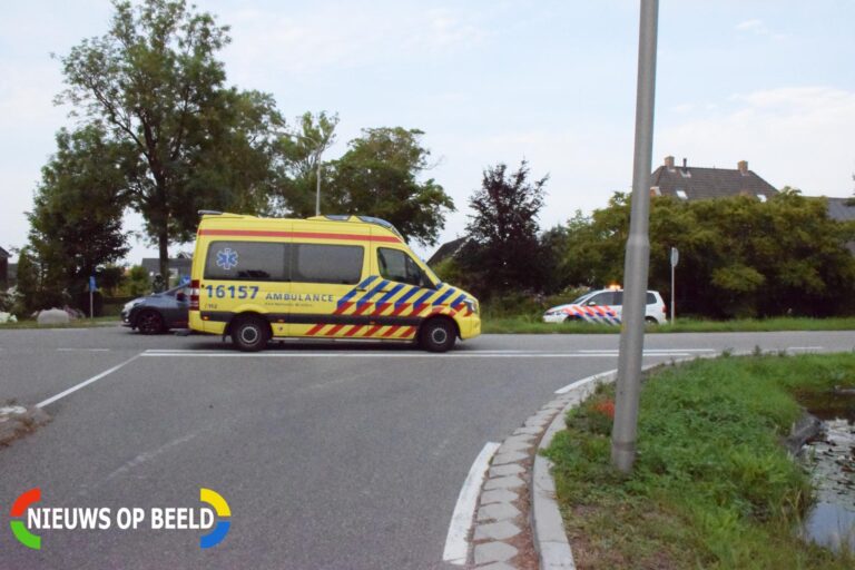 Fietsster gewond na aanrijding met brommer Bredeweg Zevenhuizen