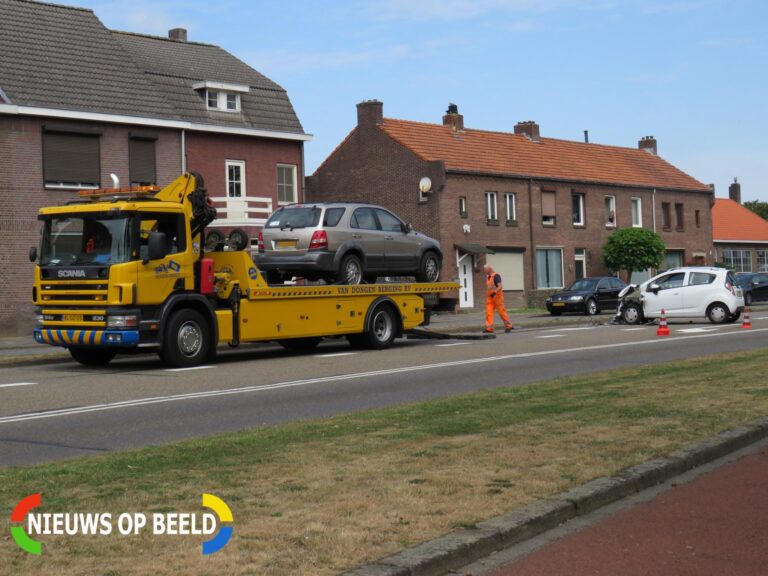 Twee gewonden bij frontale aanrijding Schinvelderstraat Brunssum