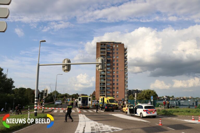 Twee gewonden bij aanrijding snorscooter auto Ketensedijk Capelle aan den IJssel