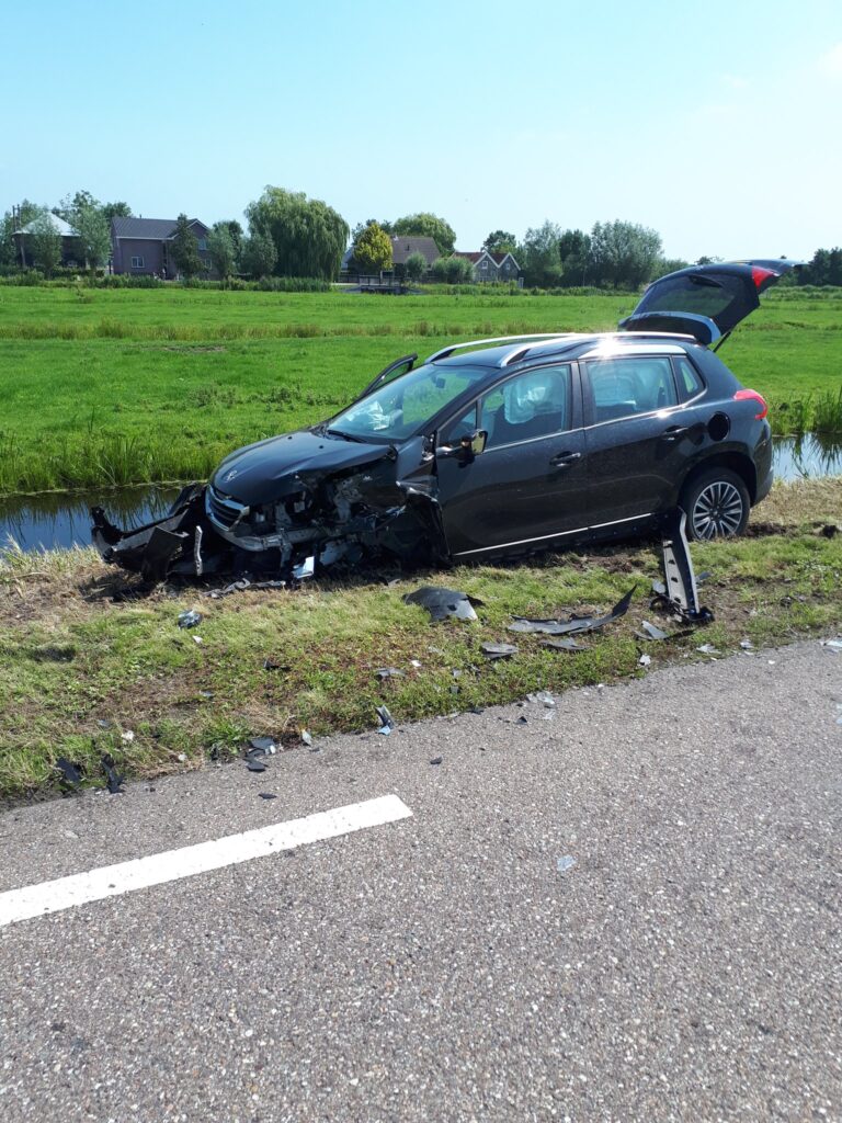 Veel schade na ongeluk Zijdeweg Ouderkerk aan den IJssel