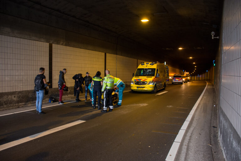 Motorrijder onderuit door zand op N14 Voorburg