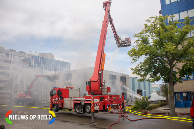 Zeer grote brand verwoest bedrijfspand in Rijswijk