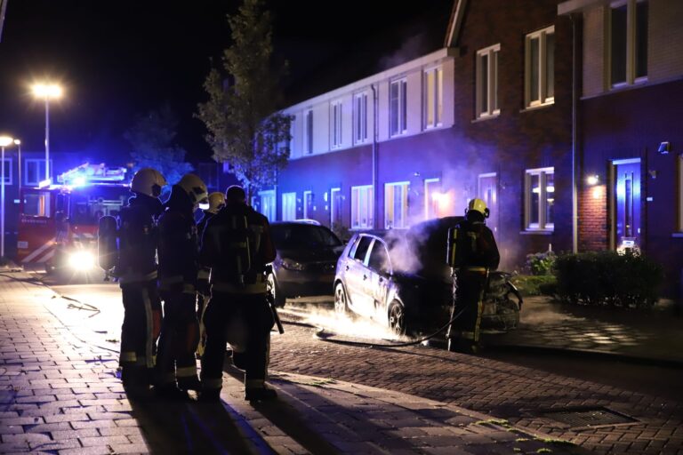 Geparkeerde auto uitgebrand in Gouda