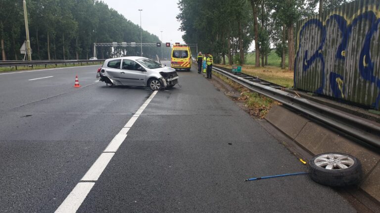 Auto totall-los na slippartij A20 Nieuwerkerk aan den IJssel