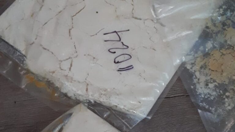 Spoedsluiting van bedrijfspand Schiedam na drugsvondst en inbeslagname van wapens