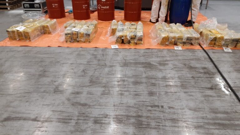 Meerdere cocaïnevangsten en aanhoudingen in Rotterdam eo