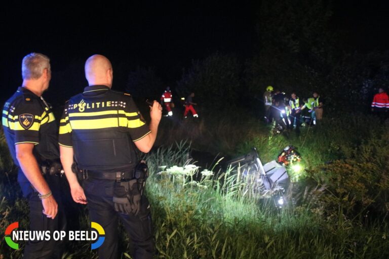 Slachtoffer gereanimeerd na auto te water Zeedijk Oudenhoorn