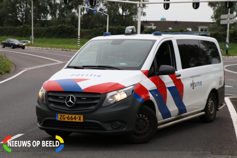 Vrouw (58) raakt gewond achterin politiebus tijdens transport naar politiebureau