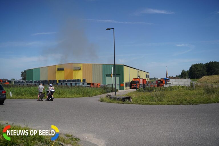 Veel rook na broei in loods Benno Premselastraat Rotterdam