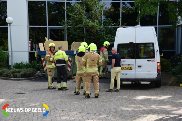 Brandweer onderzoekt gaslucht Achterdijk Rhoon