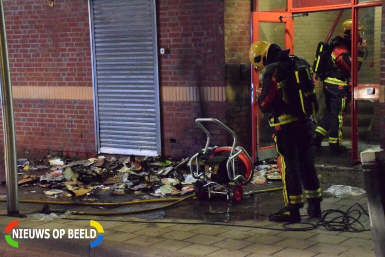 Brandend papier zorgt voor flinke schade Voorofscheweg Boskoop