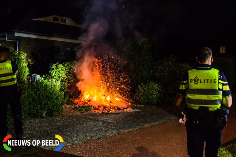 Struiken voor woning in brand Geleenbeeklaan Geleen