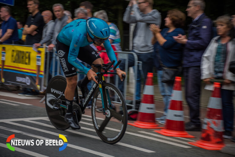 Wielrenspektakel in Den Haag tijdens BinckBank Tour