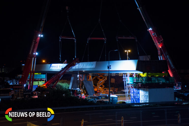 Eerste delen van nieuw fietsviaduct over A4 geplaatst (video)