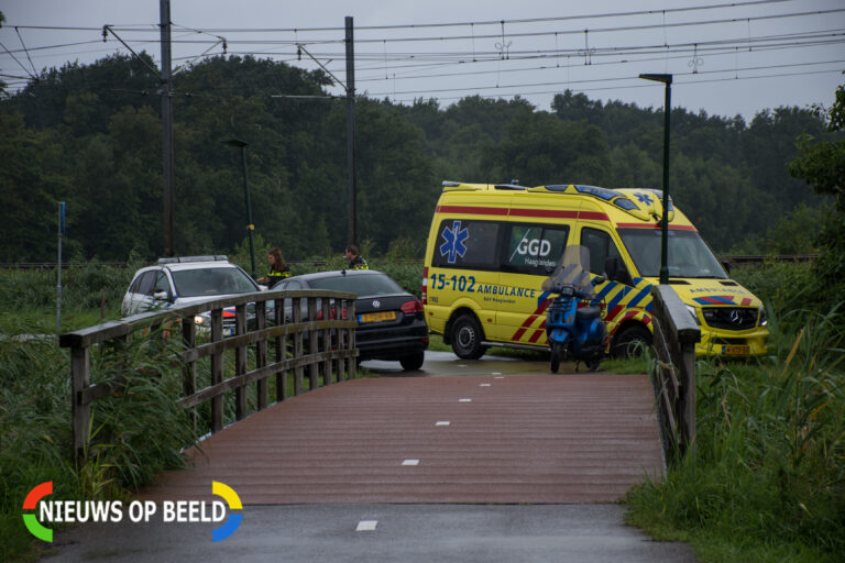 Twee personen gewond na eenzijdig ongeval; bestuurder laat bijrijder gewond achter