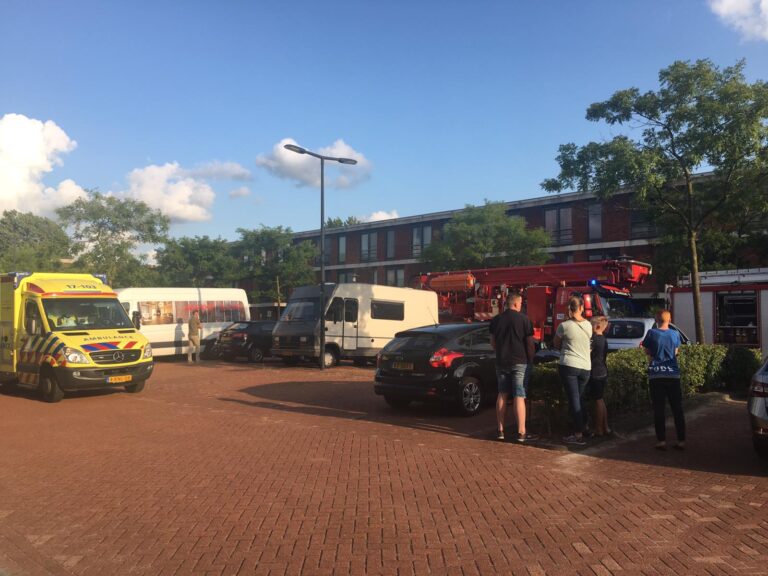 Veel schade na zolderbrand op Cesar Domelastraat Rotterdam