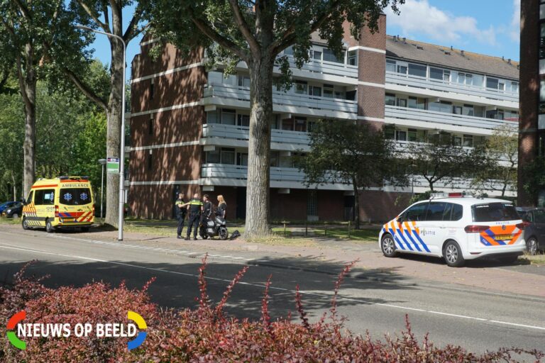 Scooter gelanceerd door losliggende stoeptegels Ridder van Catsweg Gouda