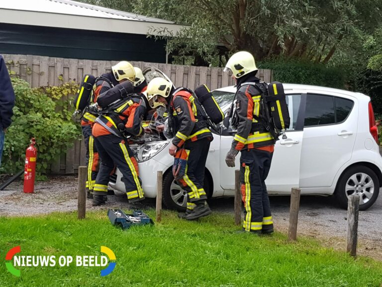 Auto vliegt in brand tijdens rijden Twaalfmorgen Reeuwijk
