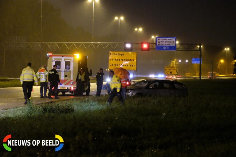 Bestuurder op de vlucht na aanrijding Rijksweg A20 Maasland