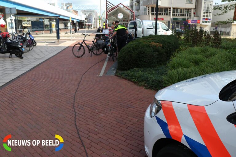 Fietsgraveeractie door politie en handhaving Rivierweg Capelle aan den IJssel (video)
