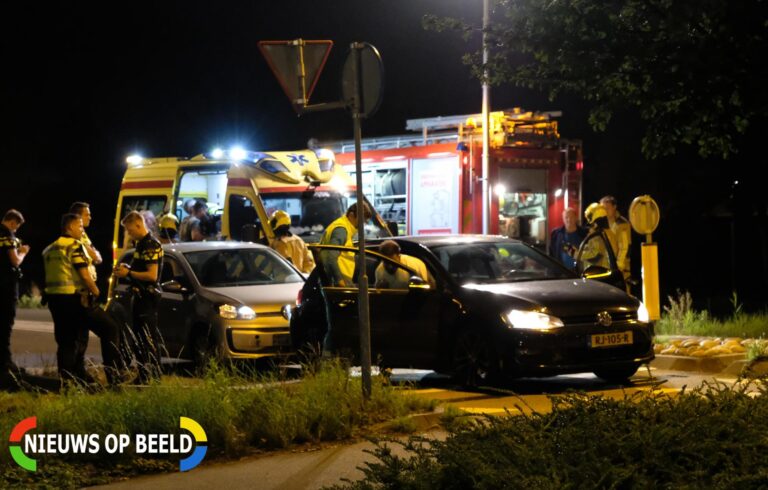 Kop-staart aanrijding op rotonde Dorpskade Wateringen