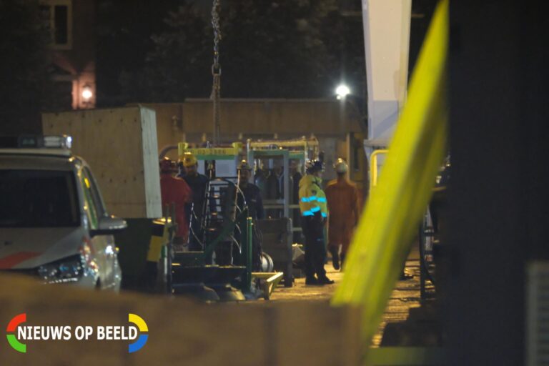 Persoon zwaargewond na val in tank van schip Admiraal de Ruyterstraat Schiedam