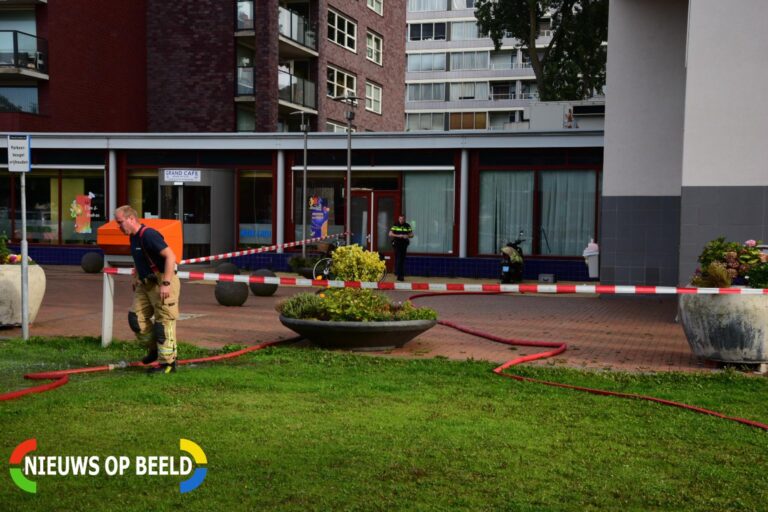 Flatgebouw Zuiderkroon vol water na flinke waterlekkage Sliedrechtstraat Rotterdam