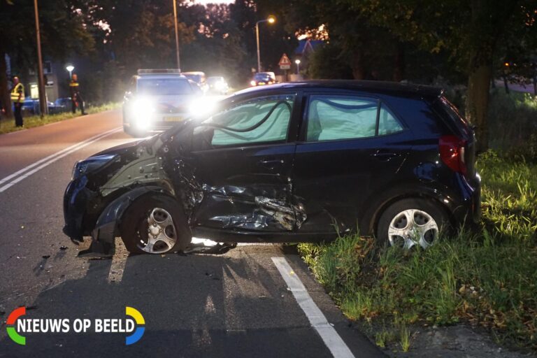 Twee auto’s botsen frontaal op elkaar Rotterdamseweg Gouda