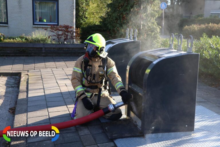 Ondergrondse container vat vlam Brucknerstraat Capelle aan den IJssel