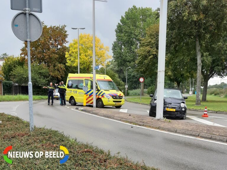 Gewonde na botsing met paal Burgemeester Schalijlaan Capelle aan den IJssel