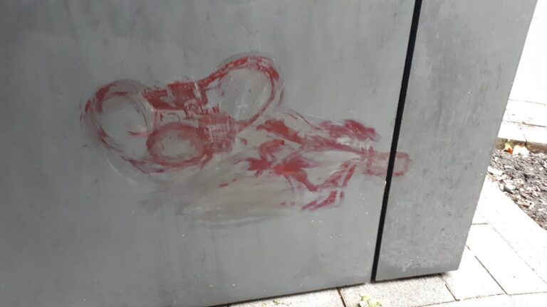 Verdachte de cel in na ‘kunstwerk’ op kantoorgebouw Rotterdam