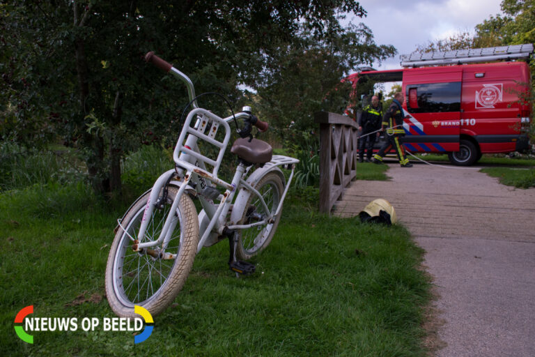 Inzet hulpdiensten na achtergelaten kinderfiets langs waterkant