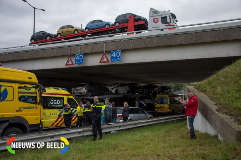 Forse schade na kop-staartbotsing op afrit A4 bij Leidschendam