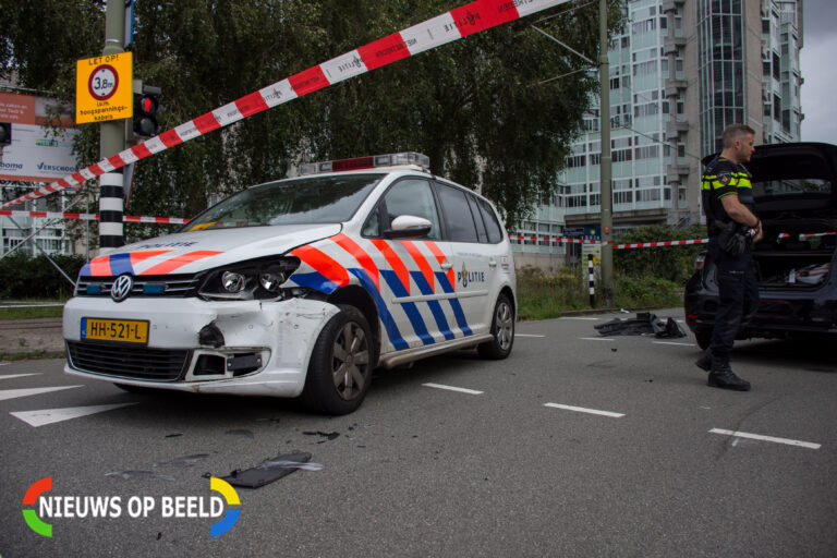 Aanrijding met politiewagen tijdens spoedrit Den Haag
