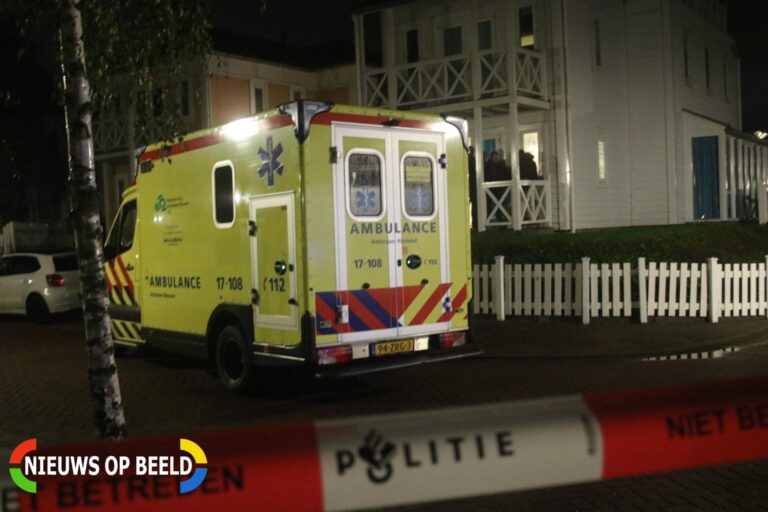 Dode op vakantiepark, politie doet onderzoek Nieuwe Zeedijk Hellevoetsluis