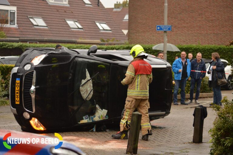Auto belandt op zijn kant op Condorweg Berkel en Rodenrijs (video)