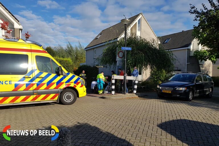 Auto ziet fietser over het hoofd in Gouda Anijsgaarde Gouda