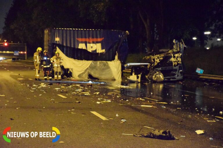 Ravage na ongeval met vrachtwagens A20 Nieuwerkerk aan den IJssel