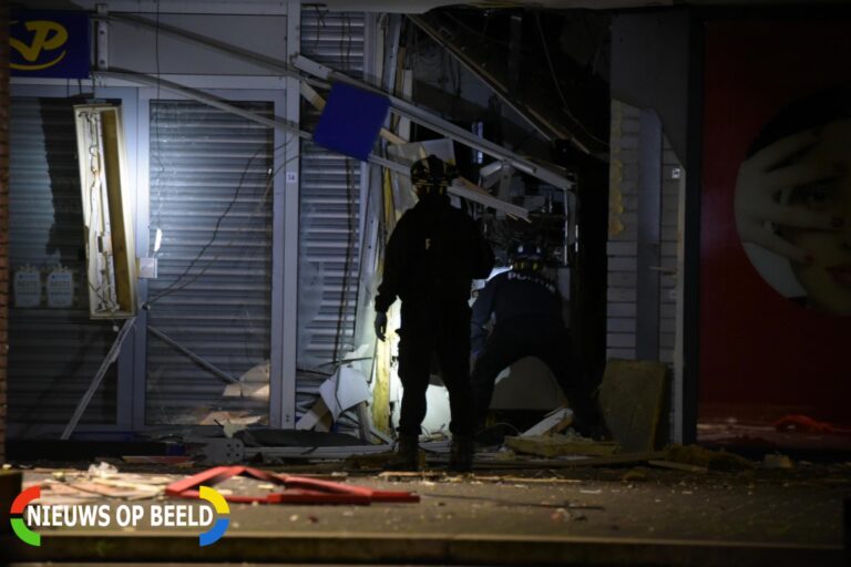 Ravage na plofkraak, winkelcentrum en 14 woningen ontruimd ’t Plateau Spijkenisse