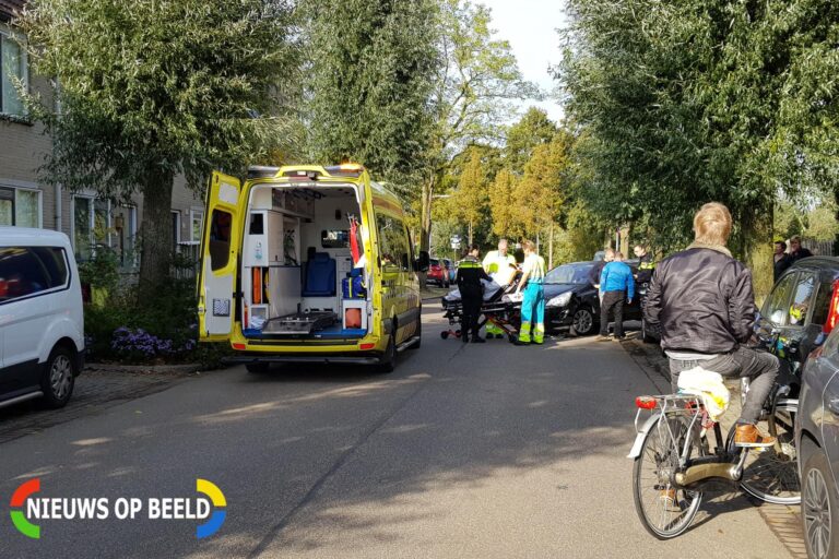 Automobilist ziet scooterrijdster over het hoofd bij verlaten parkeervak Wilhelmina van Pruisenlaan Gouda