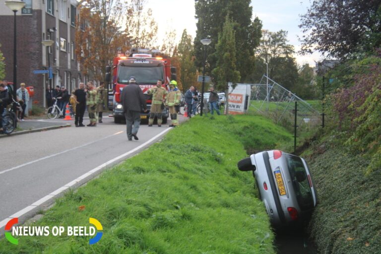 Auto in de sloot na onwelwording Beeldsweg Zuidland